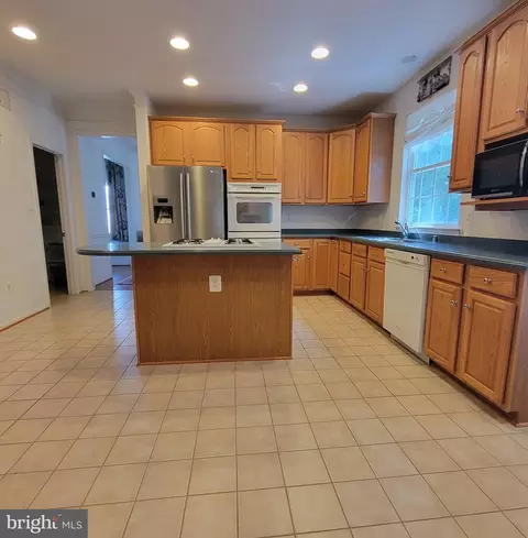 Kitchen - 811 Lamoka Dr, Odenton, MD 21113 photo 2 of 3