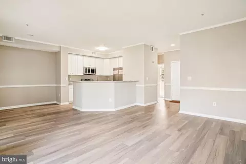 Living - 10 G Sandstone Ct, Annapolis, MD 21403 photo 2 of 4