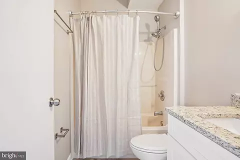 Bath - 10 G Sandstone Ct, Annapolis, MD 21403 photo 1 of 1