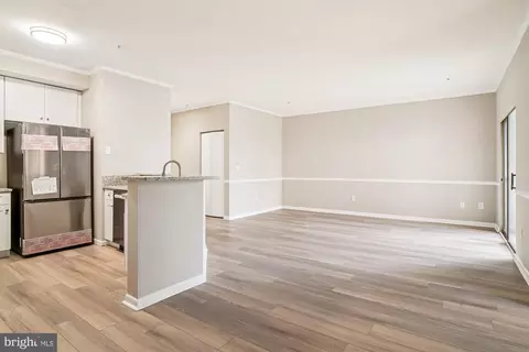 Living - 10 G Sandstone Ct, Annapolis, MD 21403 photo 3 of 4