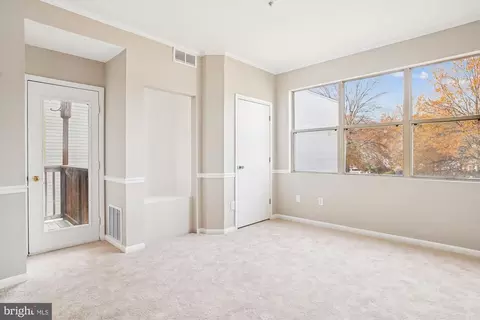 Living - 10 G Sandstone Ct, Annapolis, MD 21403 photo 4 of 4