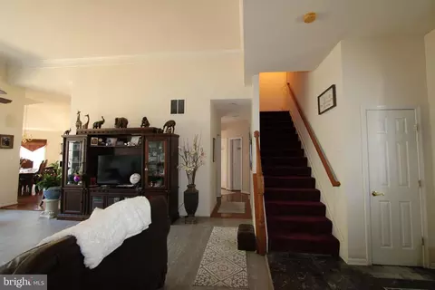 Entry Way - 4346 Mountain Rd, Pasadena, MD 21122 photo 1 of 5