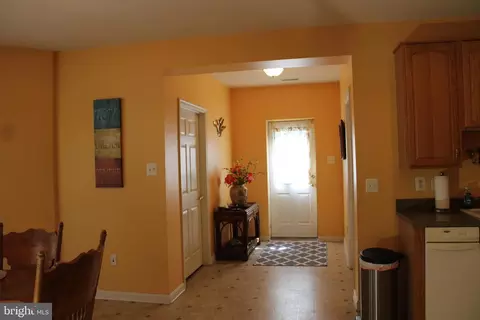 Entry Way - 4346 Mountain Rd, Pasadena, MD 21122 photo 5 of 5