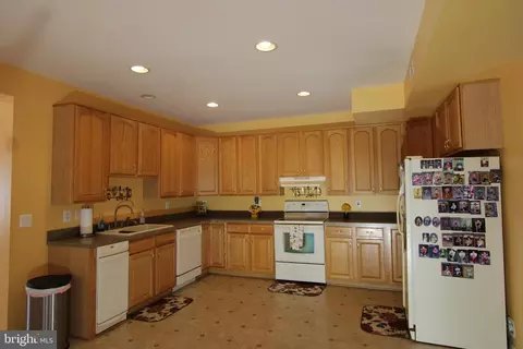 Kitchen - 4346 Mountain Rd, Pasadena, MD 21122 photo 4 of 4
