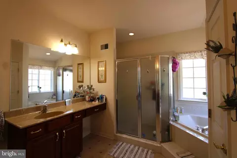 Bath - 4346 Mountain Rd, Pasadena, MD 21122 photo 1 of 2