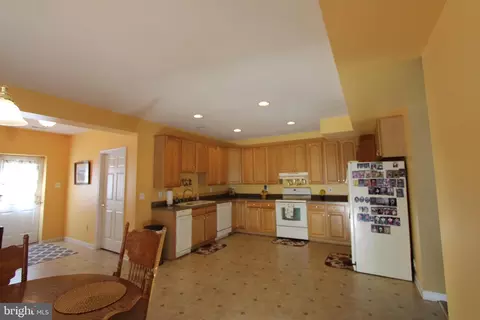 Kitchen - 4346 Mountain Rd, Pasadena, MD 21122 photo 3 of 4