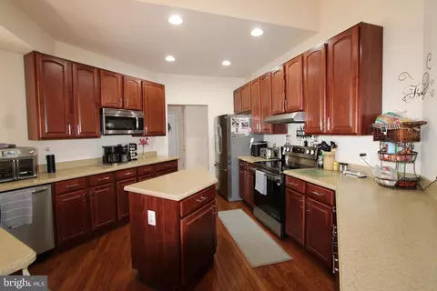 Kitchen - 4346 Mountain Rd, Pasadena, MD 21122 photo 2 of 4