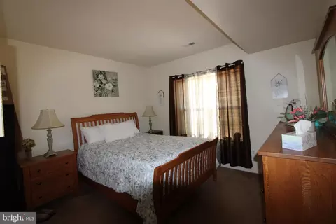 Bedroom - 4346 Mountain Rd, Pasadena, MD 21122 photo 4 of 4