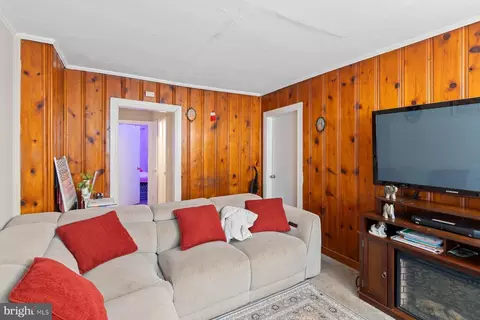 Entry Way - 942 1st St, Baltimore, MD 21225 photo 3 of 4