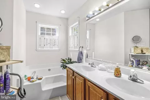 Bath - 615 Mann Rd, Deale, MD 20751 photo 2 of 3