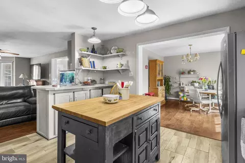 Kitchen - 615 Mann Rd, Deale, MD 20751 photo 3 of 4