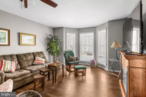 Living - 615 Mann Rd, Deale, MD 20751 photo 1 of 2