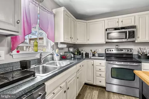 Kitchen - 615 Mann Rd, Deale, MD 20751 photo 2 of 4