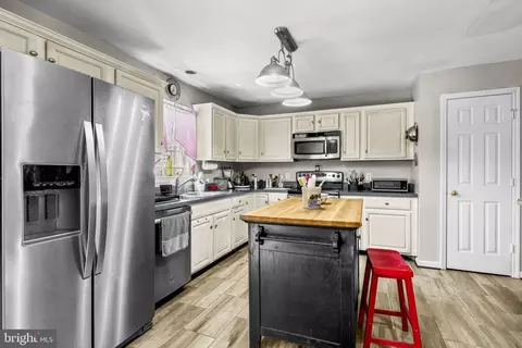 Kitchen - 615 Mann Rd, Deale, MD 20751 photo 4 of 4