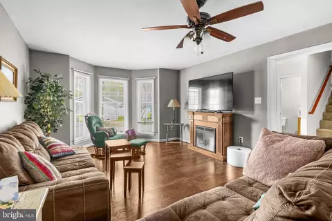 Living - 615 Mann Rd, Deale, MD 20751 photo 2 of 2