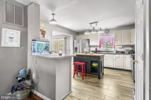 Entry Way - 615 Mann Rd, Deale, MD 20751 photo 1 of 2