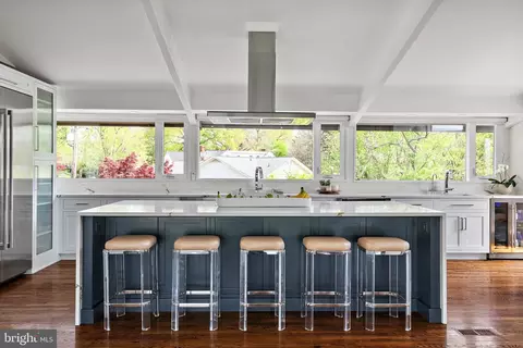 Kitchen - 1924 Thomas Dr, Annapolis, MD 21409 photo 2 of 4