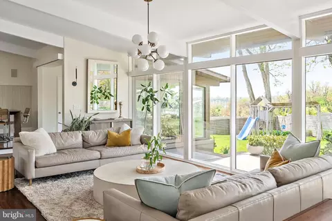 Living - 1924 Thomas Dr, Annapolis, MD 21409 photo 1 of 5