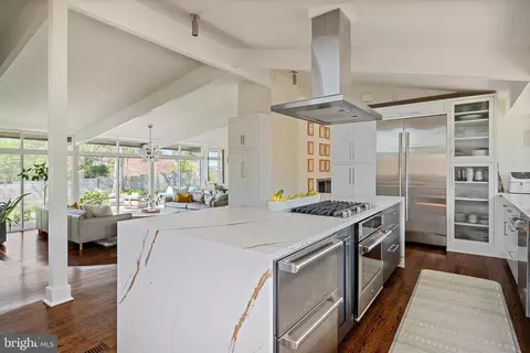 Kitchen - 1924 Thomas Dr, Annapolis, MD 21409 photo 1 of 4