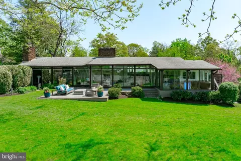 1924 Thomas Dr, Annapolis, MD 21409