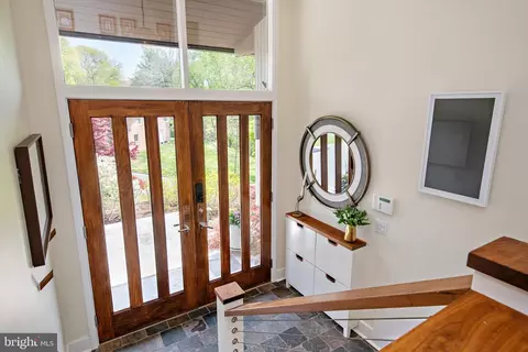 Entry Way - 1924 Thomas Dr, Annapolis, MD 21409 photo 4 of 4