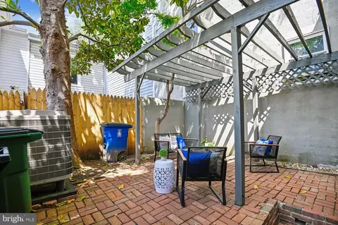 Exterior - 38 Cathedral St, Annapolis, MD 21401 photo 5 of 7