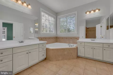 Bath - 119 Mulberry Ct, Edgewater, MD 21037 photo 5 of 6