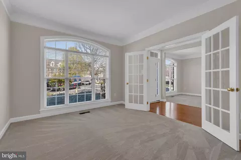 Living - 119 Mulberry Ct, Edgewater, MD 21037 photo 2 of 12