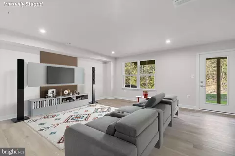 Living - 103 Spring Gate Ln, Pasadena, MD 21122 photo 4 of 6