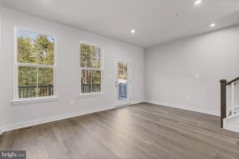 Living - 103 Spring Gate Ln, Pasadena, MD 21122 photo 3 of 6