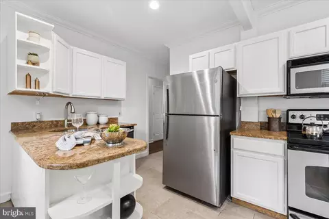 Kitchen - 76 Summerfield Dr, Annapolis, MD 21403 photo 1 of 2