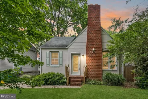 76 Summerfield Dr, Annapolis, MD 21403