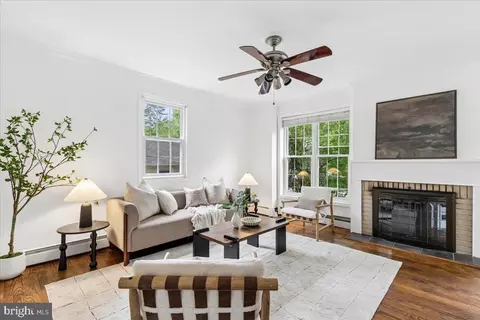 Living - 76 Summerfield Dr, Annapolis, MD 21403 photo 1 of 1