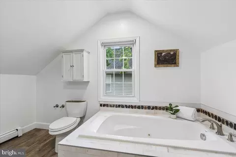 Bath - 76 Summerfield Dr, Annapolis, MD 21403 photo 2 of 4