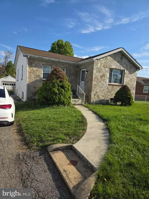 906 Hammonds Ln, Baltimore, MD 21225