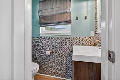 Bath - 448 Maple Leaf Dr, Edgewater, MD 21037 photo 1 of 4