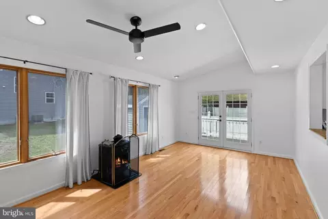 Living - 3530 Shady Dr, Edgewater, MD 21037 photo 5 of 5