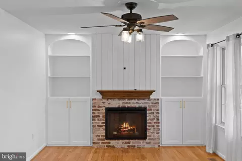 Living - 3530 Shady Dr, Edgewater, MD 21037 photo 2 of 5