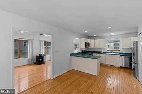 Kitchen - 3530 Shady Dr, Edgewater, MD 21037 photo 3 of 3