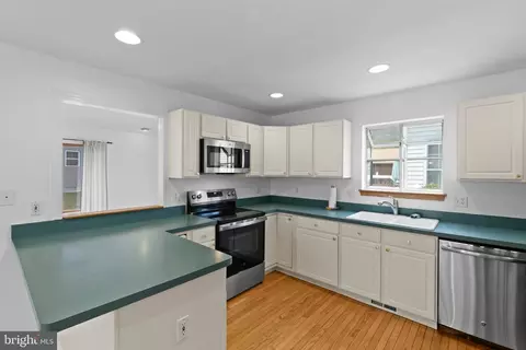 Kitchen - 3530 Shady Dr, Edgewater, MD 21037 photo 1 of 3