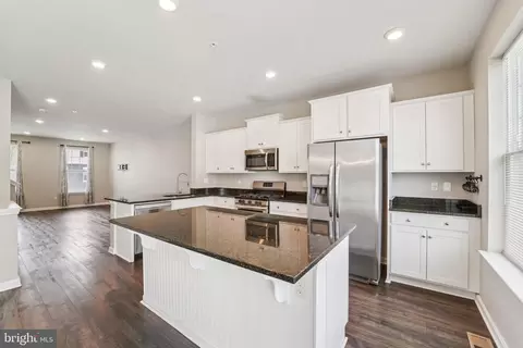 2070 Hinshaw Dr, Odenton, MD 21113