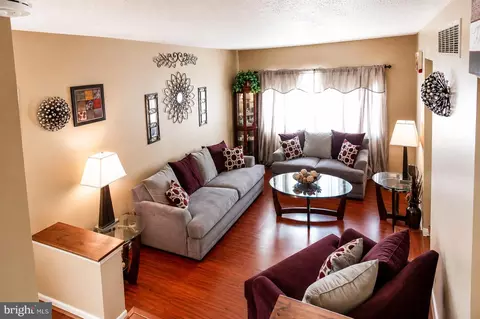 Living - 8121 A Elizabeth Rd, Pasadena, MD 21122 photo 2 of 3