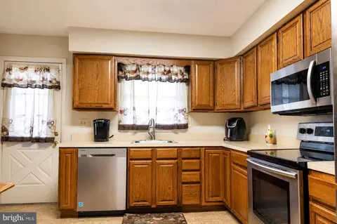 Kitchen - 8121 A Elizabeth Rd, Pasadena, MD 21122 photo 2 of 2