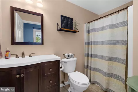 Bath - 3547 Brickwall Ln, Pasadena, MD 21122 photo 2 of 7