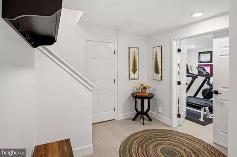 Entry Way - 122 Shore Rd, Arnold, MD 21012 photo 7 of 7
