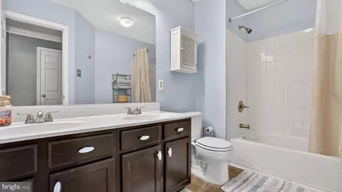 Bath - 1407 Houndhill Ct, Crofton, MD 21114 photo 2 of 3