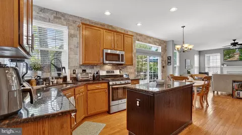 Kitchen - 1407 Houndhill Ct, Crofton, MD 21114 photo 2 of 5