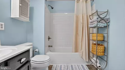 Bath - 1407 Houndhill Ct, Crofton, MD 21114 photo 3 of 3