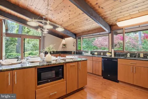 515 Powell Dr, Annapolis, MD 21401 photo 2