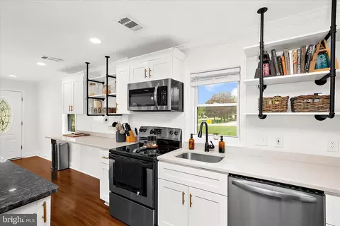 Kitchen - 7604 Post Rd, Hanover, MD 21076 photo 6 of 6